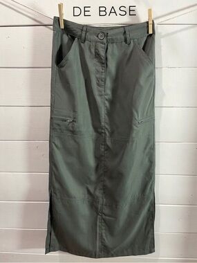 DE BASE – XS – Long Green Skirt with Pockets